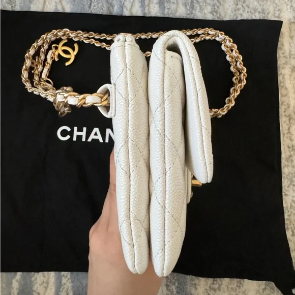 Chanel White Quilted Leather Waist Bag Gold Turn lock CC Hardware - Picture 3 of 10